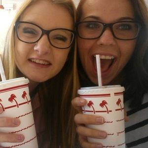 Meet your Posher, Macee